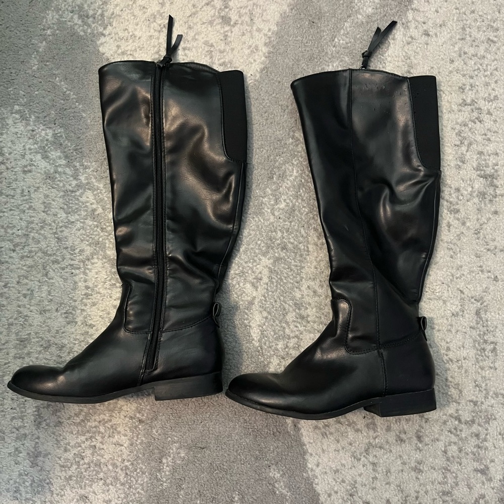 Universal Thread Boots